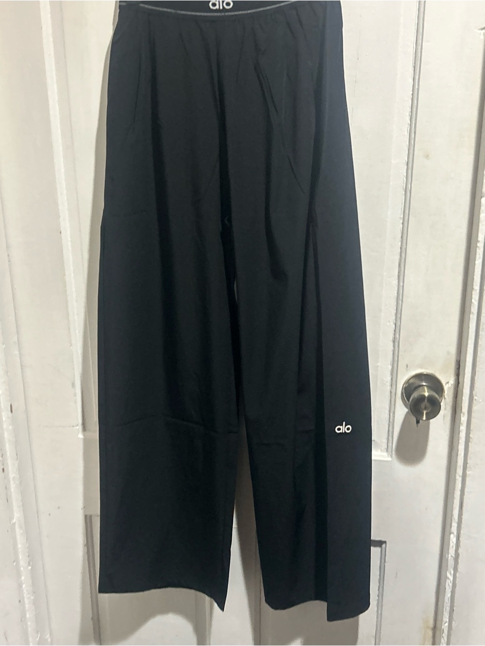 ALO Yoga Women Black Wide-Leg trousers with Subtle Logo